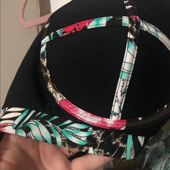 NWT Bikini Top - Picture 2 of 4